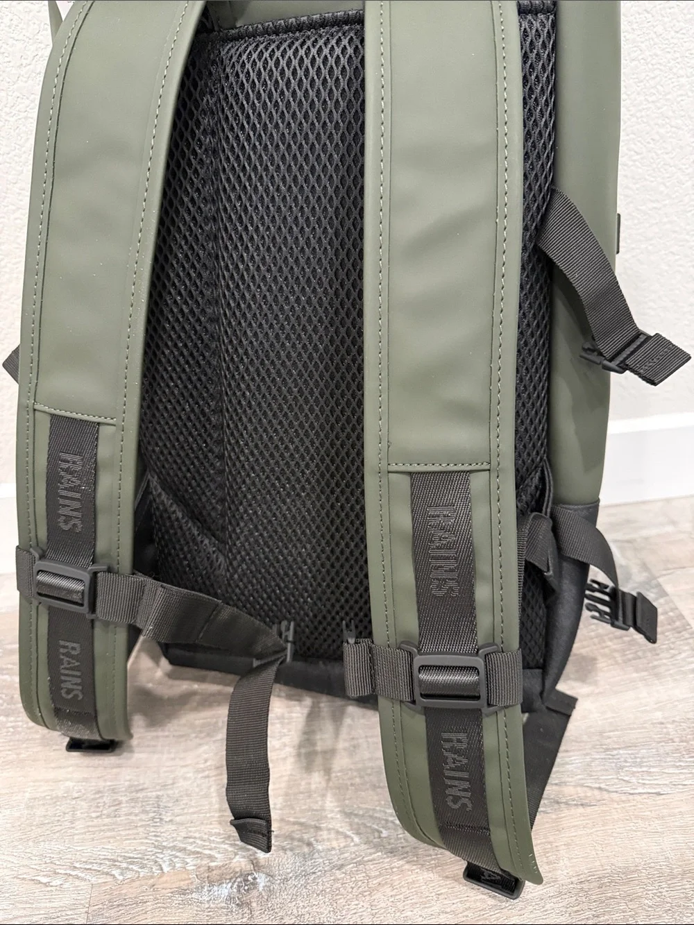NWOT Rains Trail Cargo Olive Green Utility Backpack unisex WATERPROOF